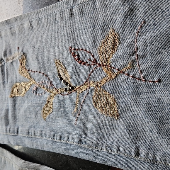 Guess Premium Distressed Embroidered Low Rise Flared Jeans Size 29 - Picture 4 of 15